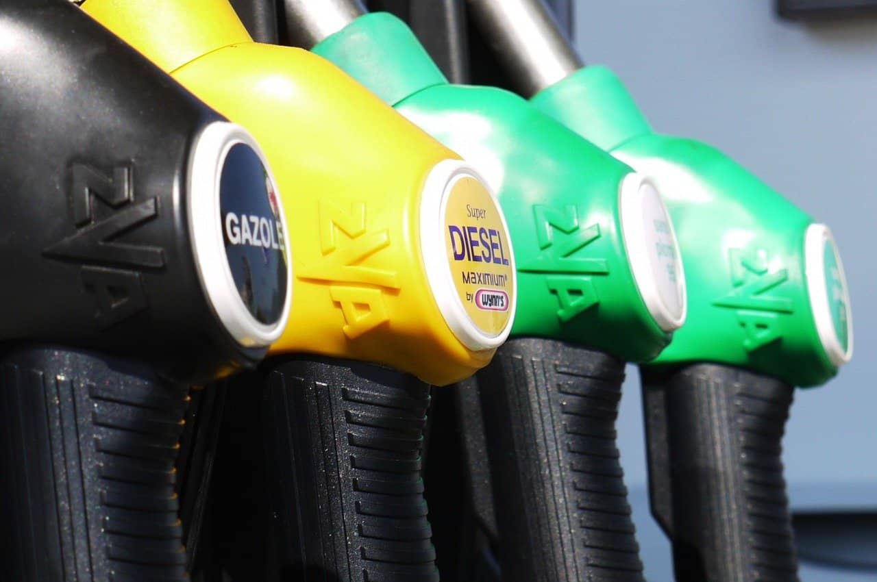 Co je těžší nafta nebo benzín?